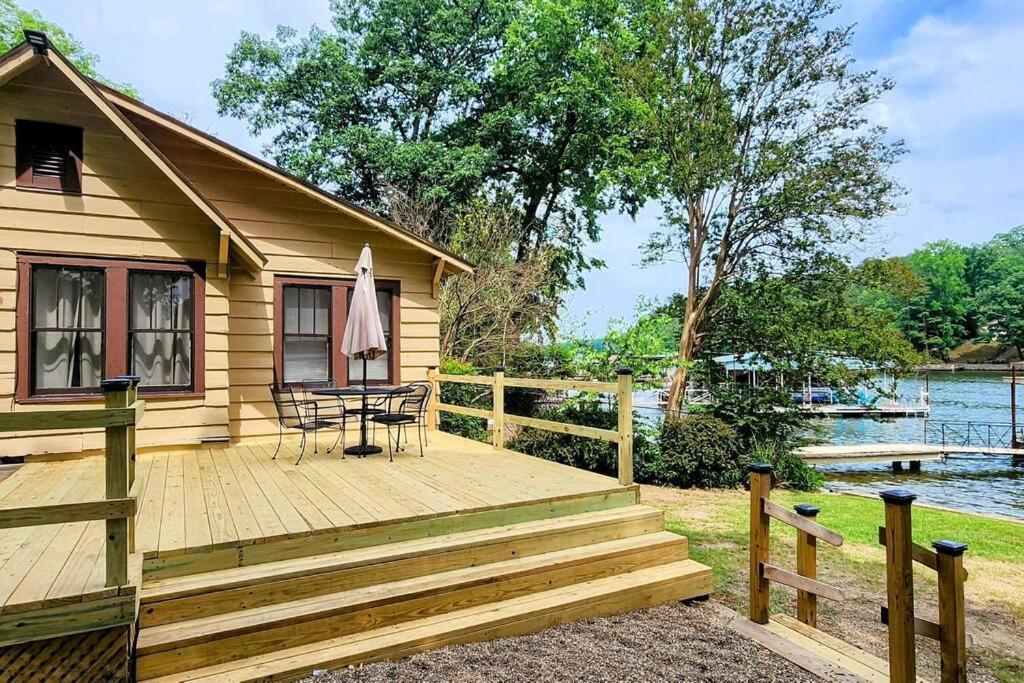 #05 - Lakefront Two Bedroom Cottage- Pet Friendly Hot Springs Ngoại thất bức ảnh