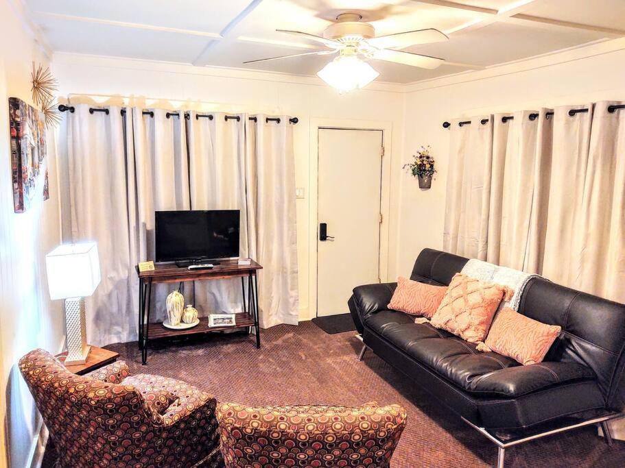 #05 - Lakefront Two Bedroom Cottage- Pet Friendly Hot Springs Ngoại thất bức ảnh