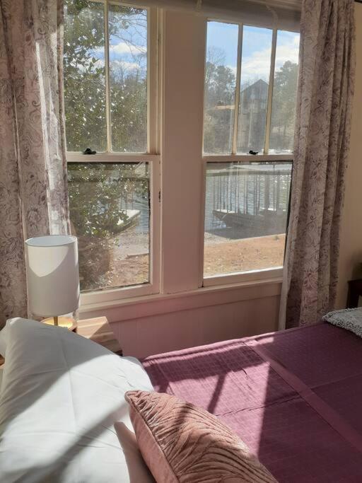 #05 - Lakefront Two Bedroom Cottage- Pet Friendly Hot Springs Ngoại thất bức ảnh